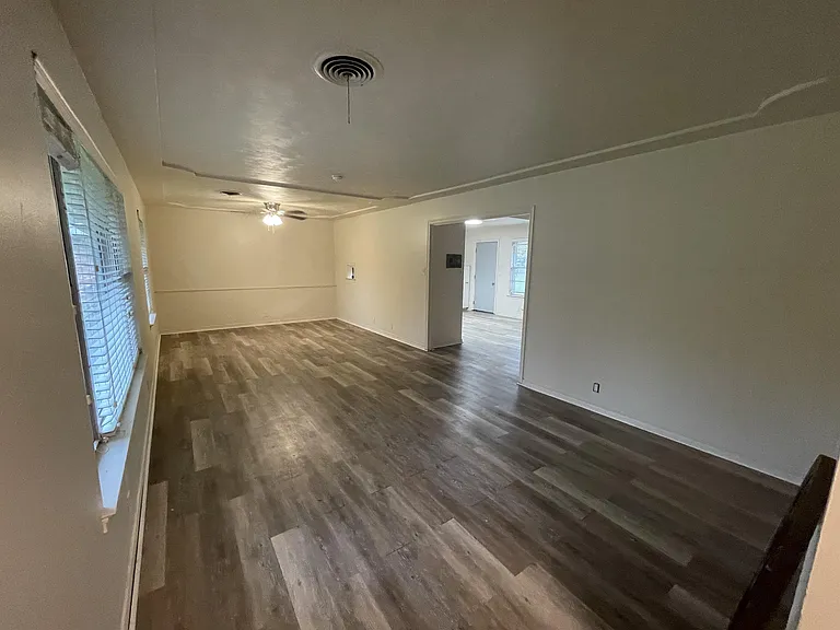1402 Linden Dr — Photo 6