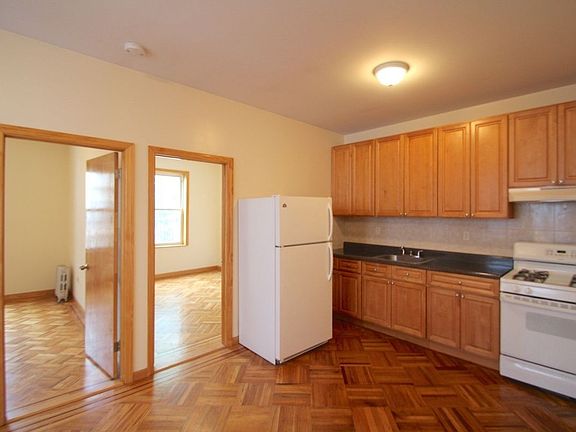 2nd image of 2330 29th Ave APT 1R