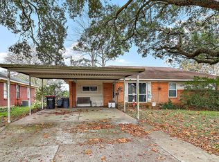 204 Chandler Dr, Baytown, TX 77521