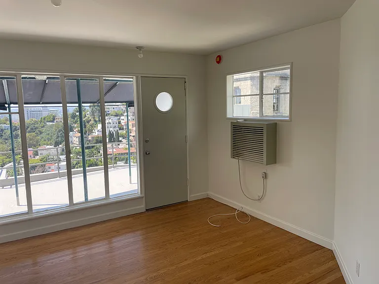 2188 Broadview Ter — Photo 5