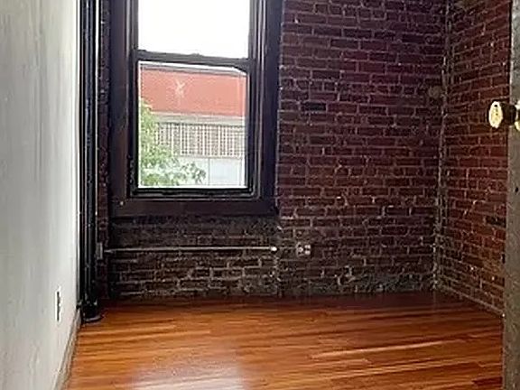 5th image of 346 E 13th St APT 9