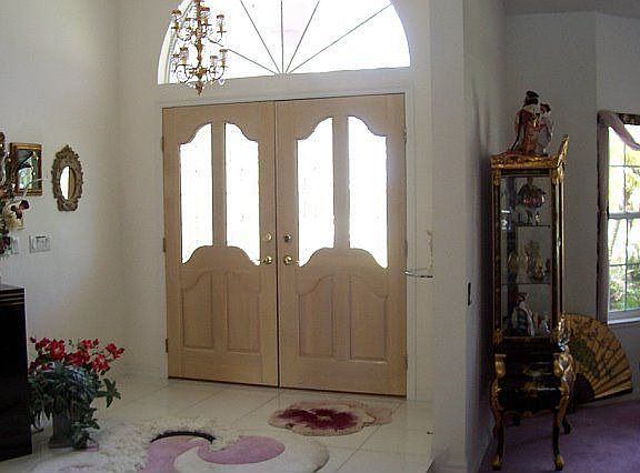 GRAND DOUBLE DOOR ENTRY