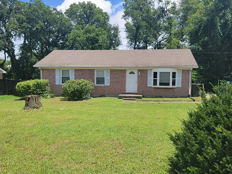 343 Paradise St — Photo 1