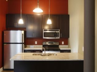 326 E 4th St #303, Waterloo, IA 50703