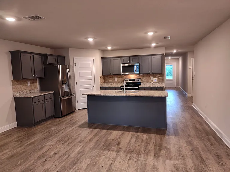 Eastland Cir — Photo 3