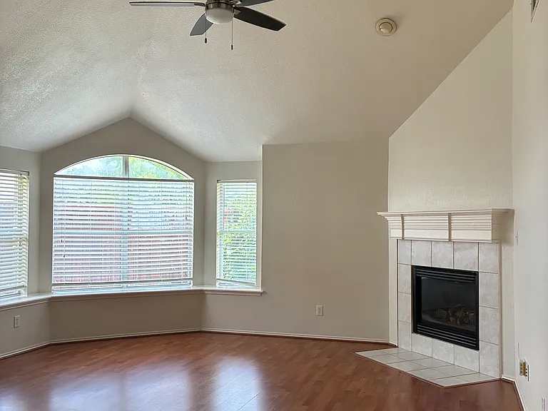 8240 Spring Ridge Dr — Photo 10