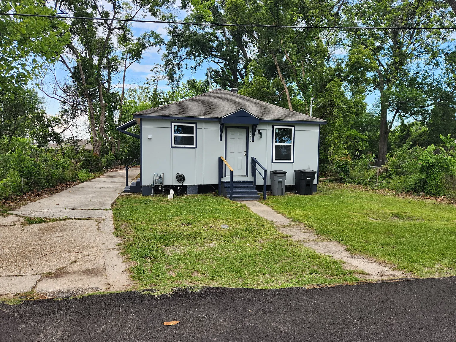 3 bed, 1000 sqft, $1,400 — Photo 1