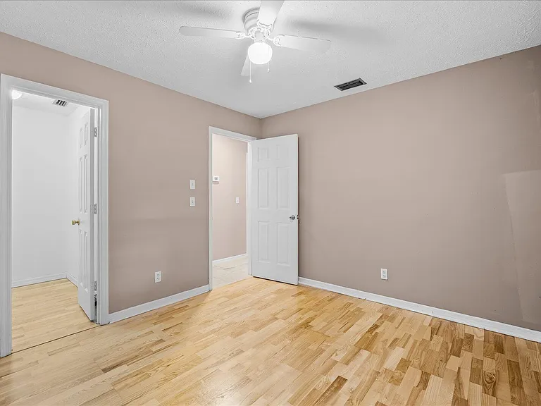 687 NE Maranta — Photo 22