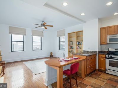 250 S 13th St APT 13E, Philadelphia, PA, 19107