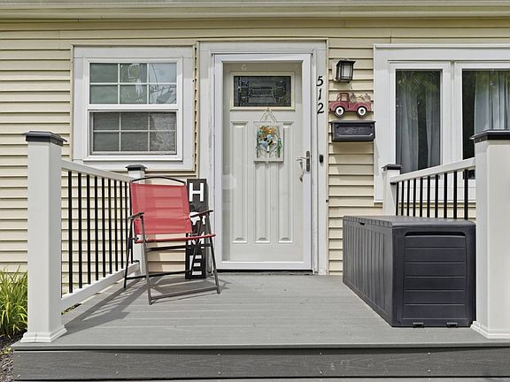 4th image of 512 Saint Lawrence Ave