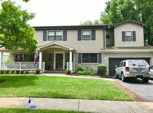 545 Fairview Ave, Glen Ellyn, IL 60137