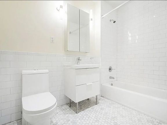 5th image of 1488 Dekalb Ave APT 1R