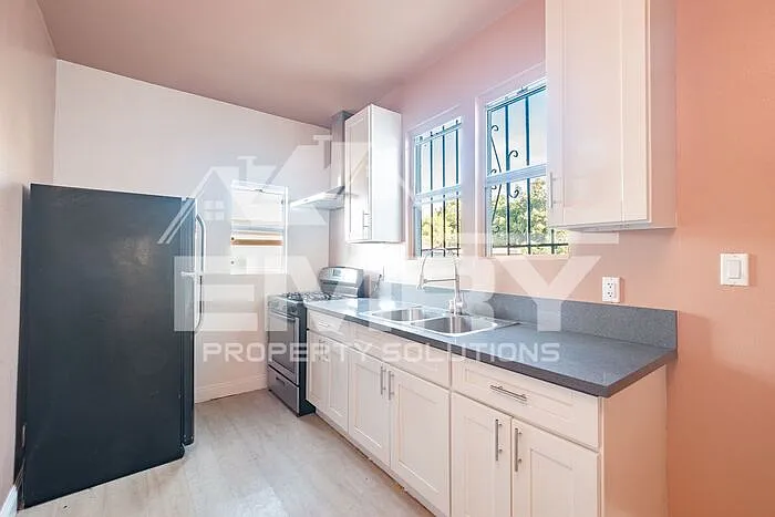 2 bed, 1.0 bath, $2,200 — Photo 4
