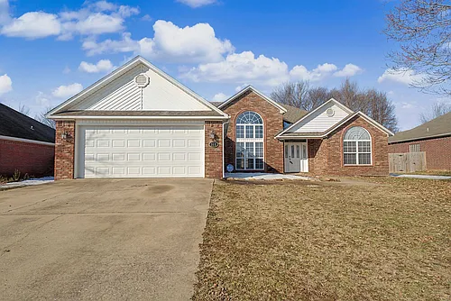 585 Lynn Dr Photo 1