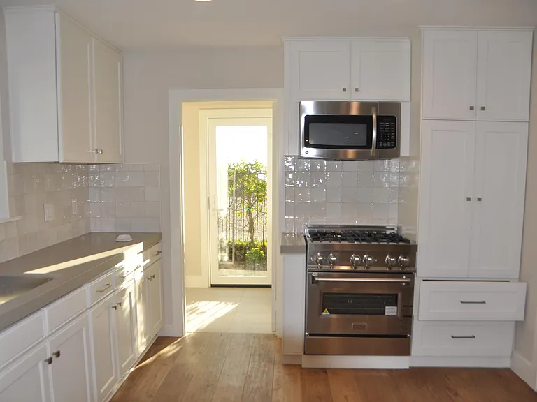 3078 Zell Dr — Photo 7