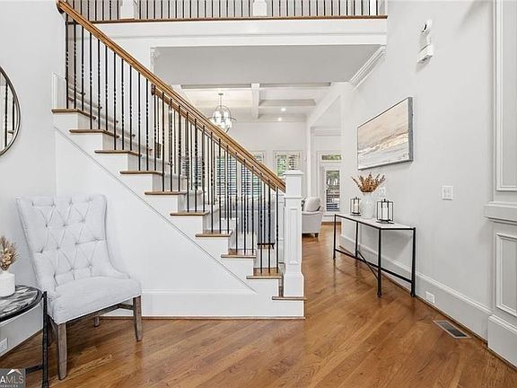 5th image of 3420 Camellia Ln