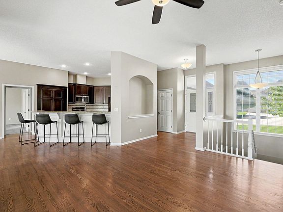 5th image of 606 E Woodstone Ct