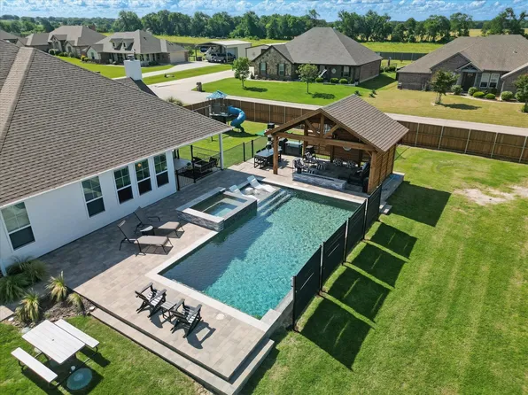 403 Water Fall Ln, Nevada, TX 75173