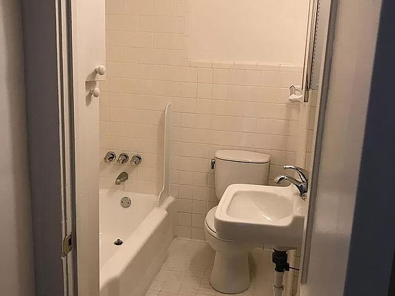 3rd image of 128 Orchard St #A