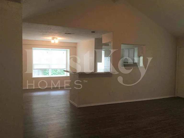728 Southwynd St — Photo 5