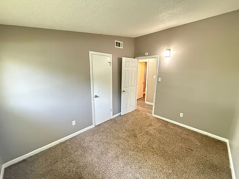 593 Bonwood Ave — Photo 9