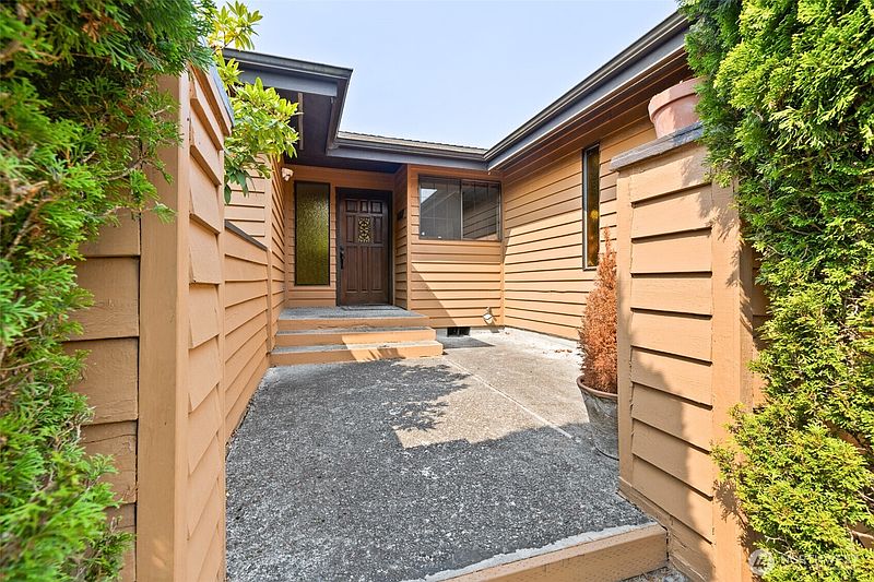 3rd image of 252 View Ridge Drive