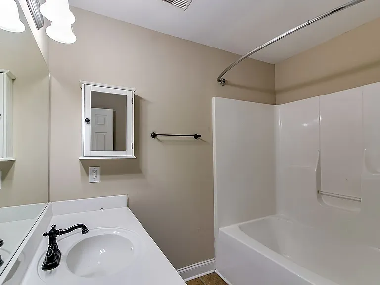 605 Anderson Dr — Photo 6