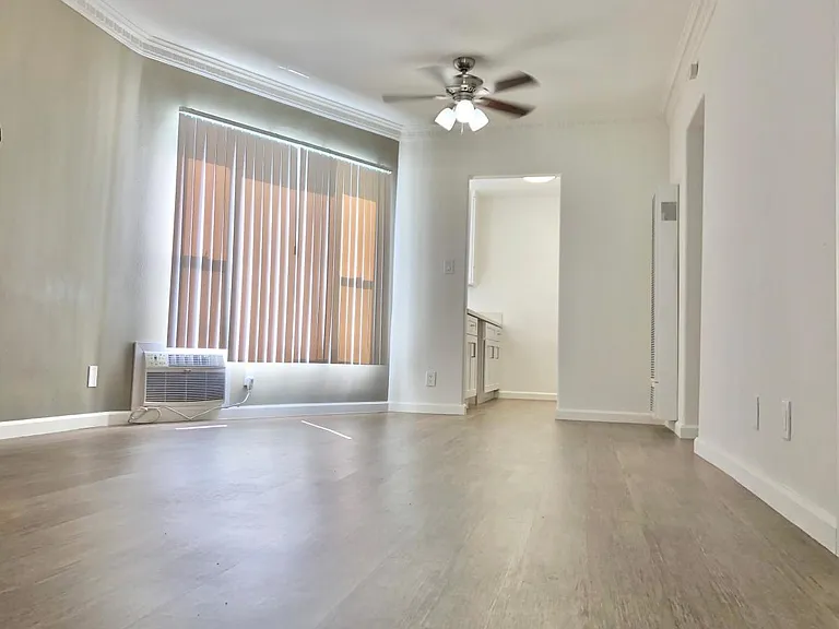 425 S Alexandria Ave — Photo 9