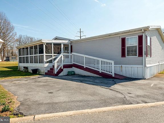 2nd image of 41 Boxwood Blvd