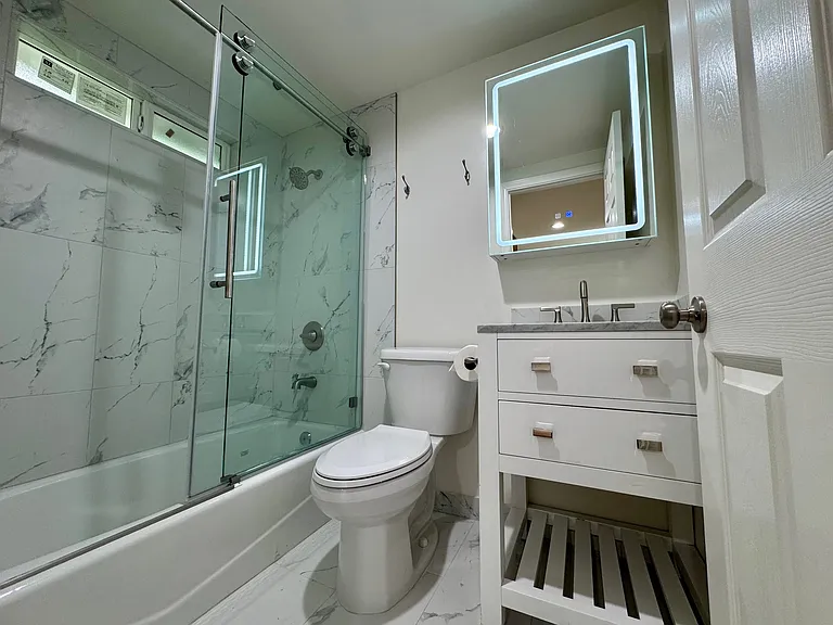 Master suite bathroom.