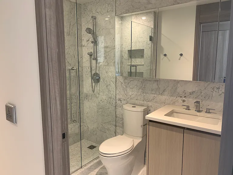 4720 Lougheed Hwy #902 — Photo 8