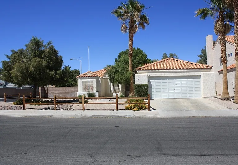 1720 Navarre Ln — Photo 1