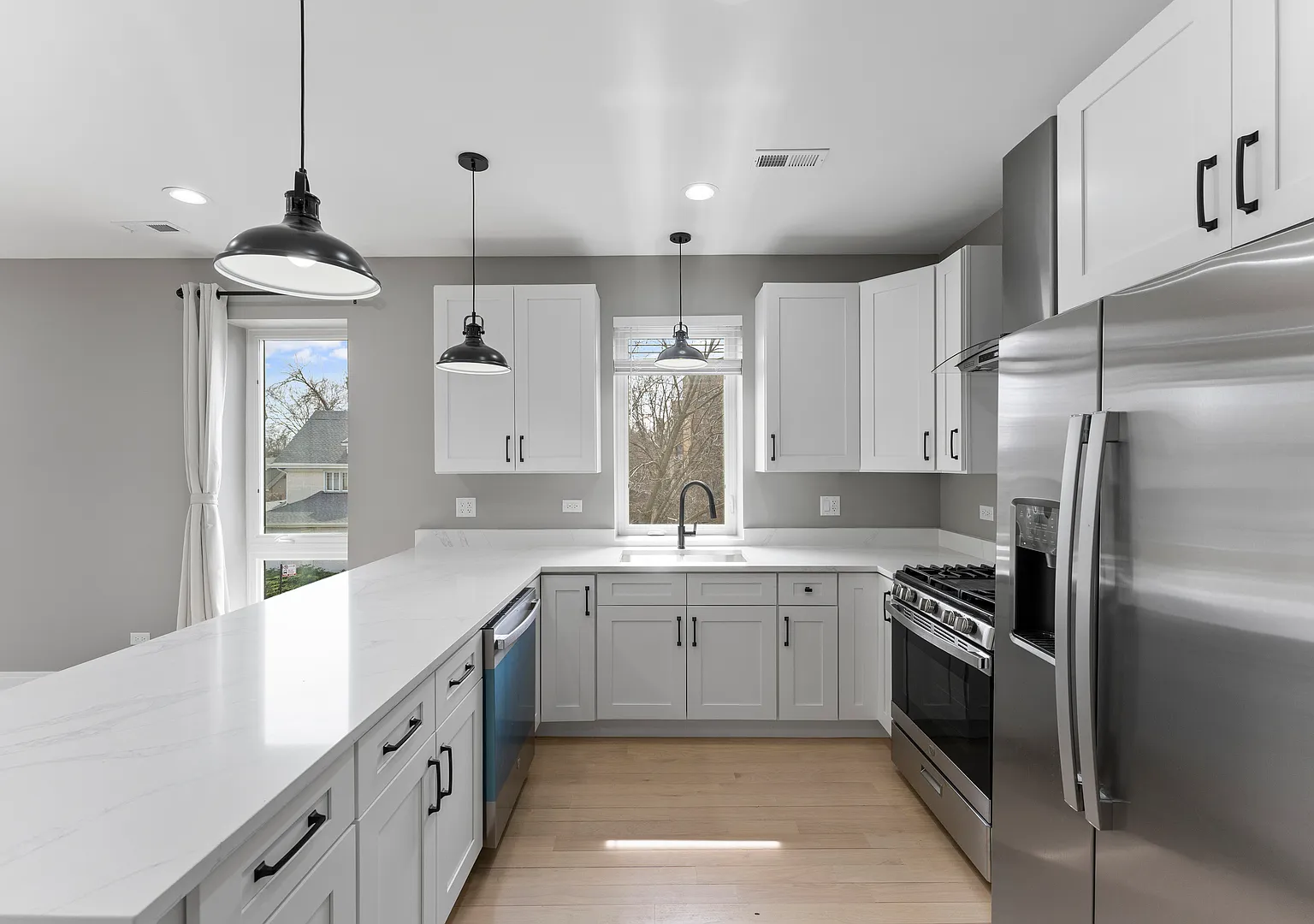 4 bed, 1800 sqft, $4,200 — Photo 3