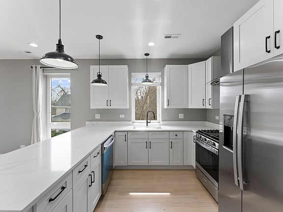 3rd image of 7428 N Rogers Ave #1W