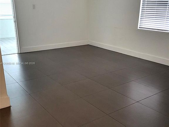 3rd image of 3582 NE 171st St APT 101
