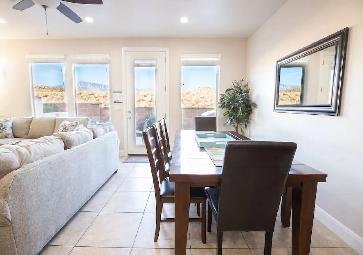 Coral Ridge Oasis near Zion Brand New Carpet — Photo 4