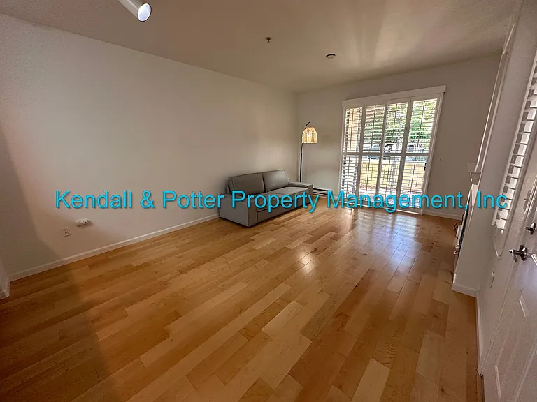 212 Everson Dr — Photo 1