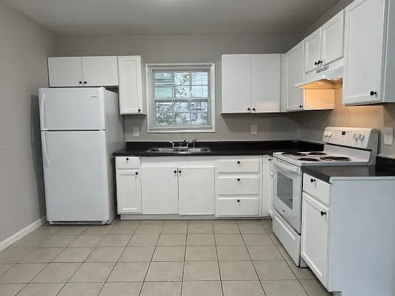 2nd image of 450 Forrest Ridge Dr NW