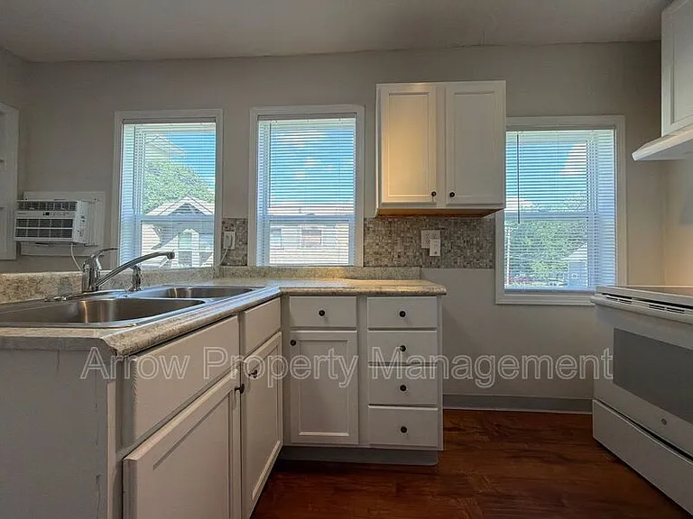 1215 Peach St #4 — Photo 9