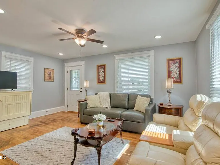 1200 Anderson St — Photo 13