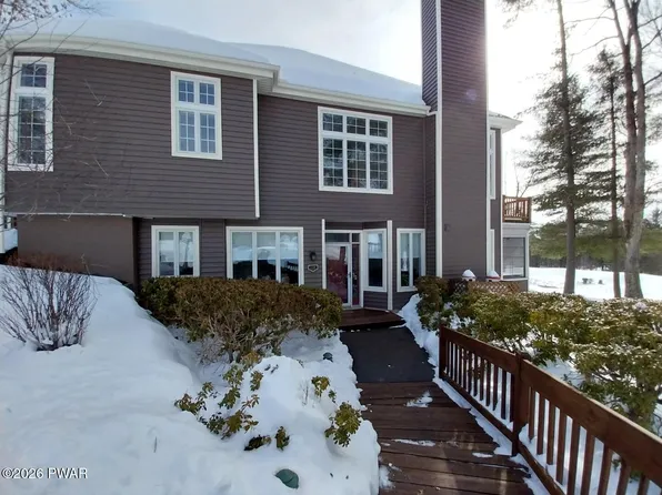 138 Elm Ln, Hawley, PA 18428