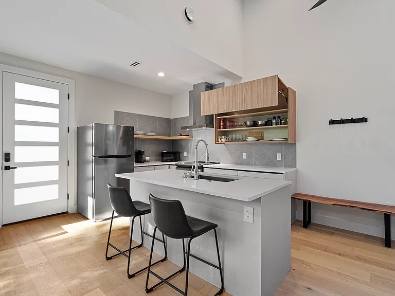 1100 Romeria Dr — Photo 11