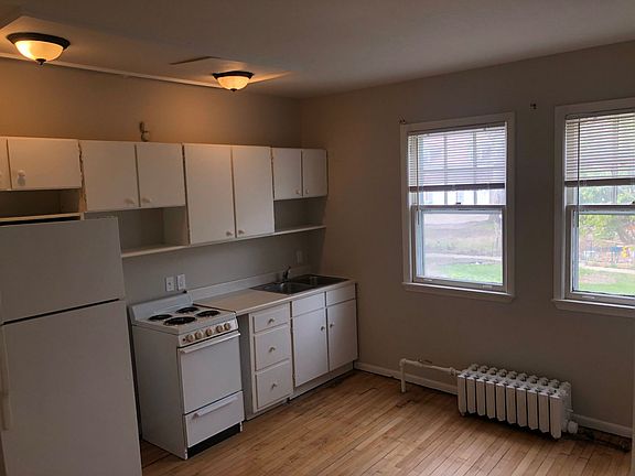 3rd image of 2118 Pillsbury Ave S APT 3