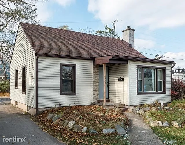 1502 White St photo 1