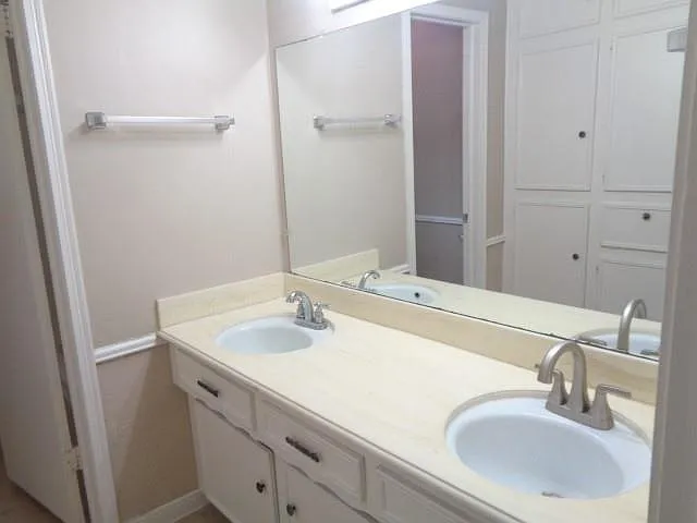 802 Baltic Ln — Photo 17