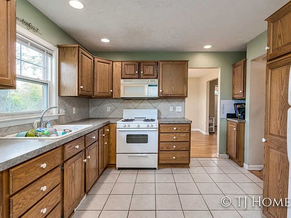 2nd image of 1283 E 16th St