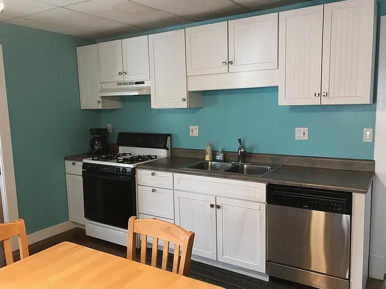 Kitchen with kitchen table