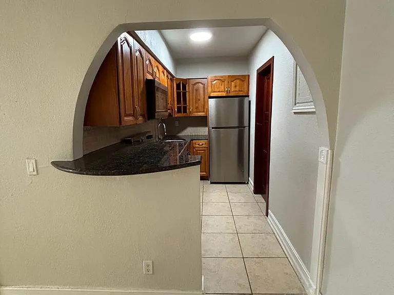 Bellagio Apartments — Photo 18
