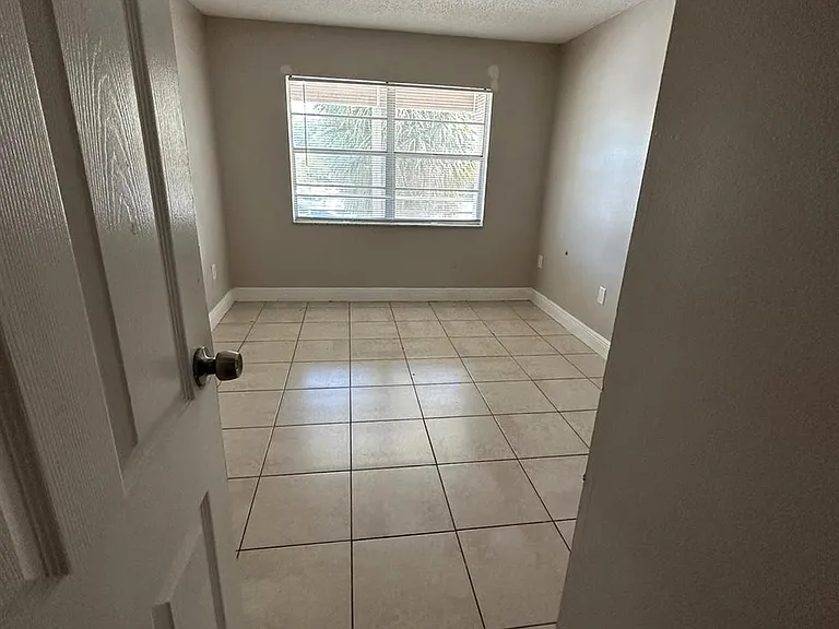 4324 NW 9th Ave #6-2D — Photo 7