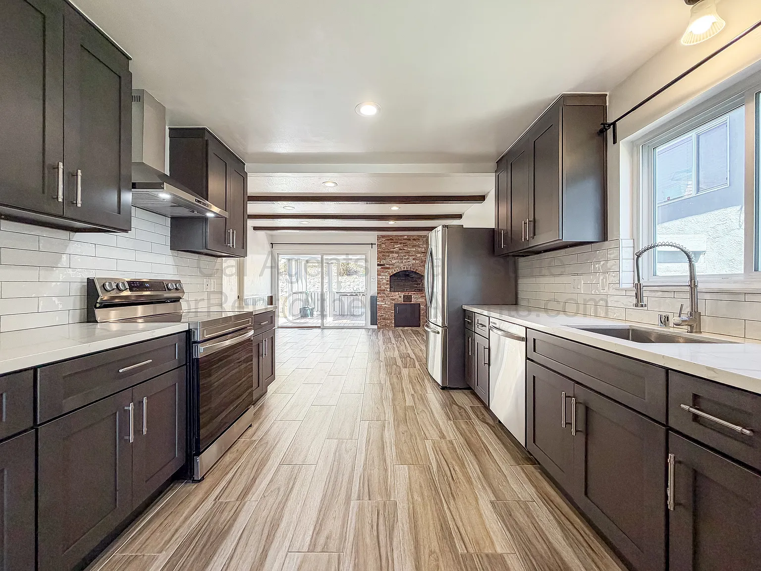 3 bed, 2.5 bath, 1800 sqft, $4,700 — Photo 3